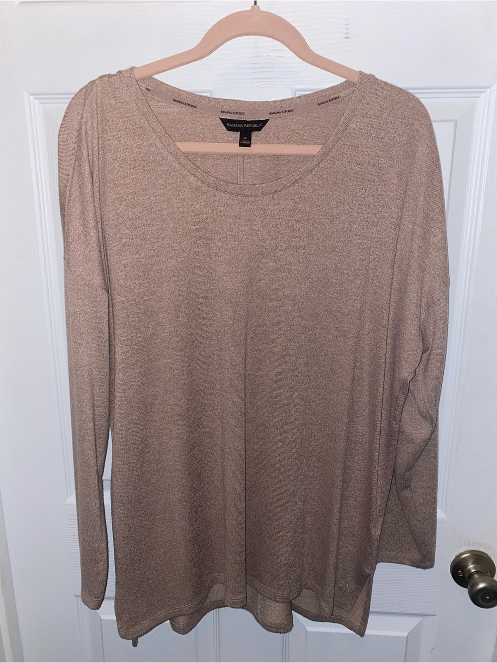 Banana Republic XL Women's Long Sleeve Scoop Neck Top - Taupe